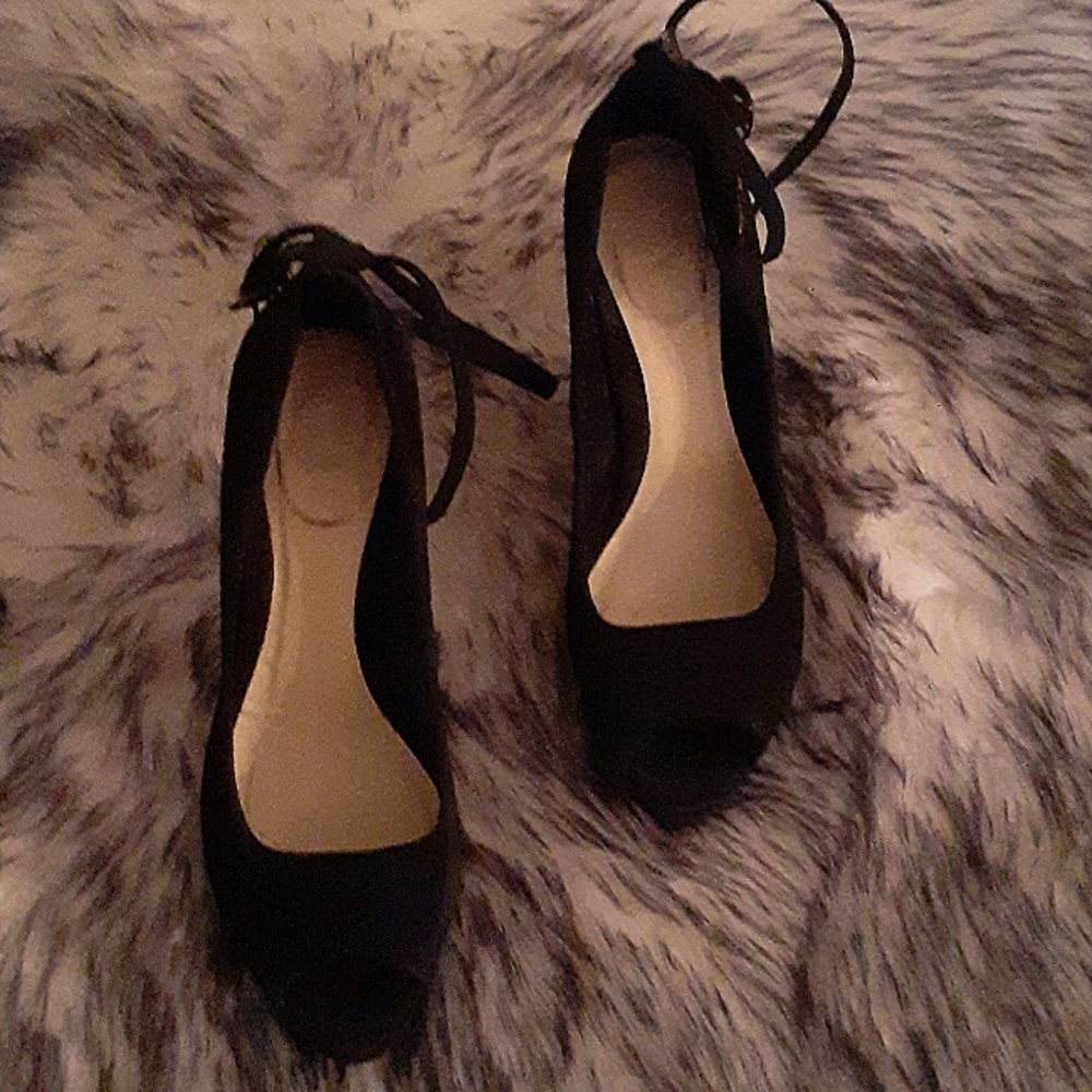 Zara Woman peeptoe suede platforms w/ double ankle strap in black